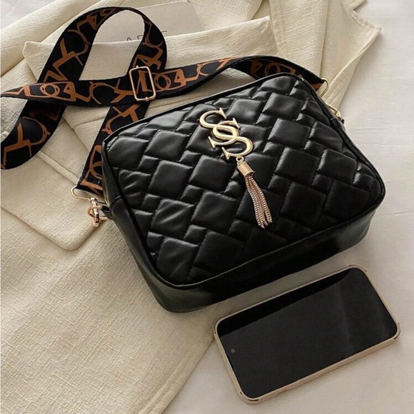 NWOT Elegant Small/Med Black Crossbody bag w/Tassel Removable/Adjustable Strap - Picture 3 of 7